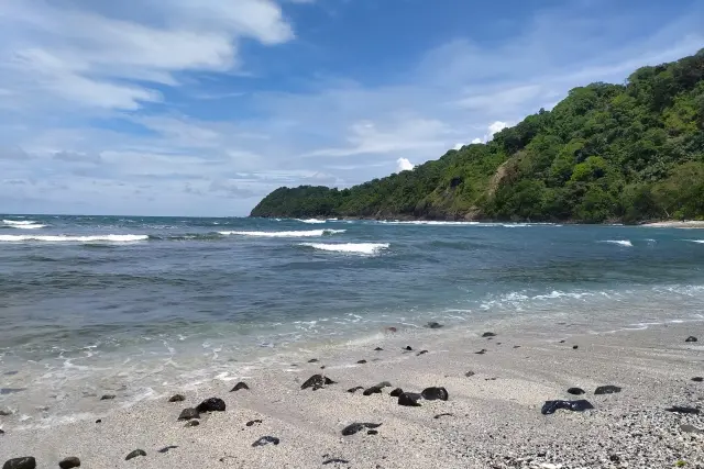 Pantai Kalipat: Rahasia Liburan Tanpa Antre di Cilacap