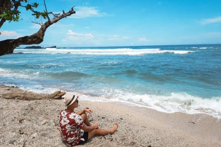 Pantai Kalipat: Rahasia Liburan Tanpa Antre di Cilacap