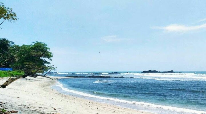 Pantai Kalipat: Rahasia Liburan Tanpa Antre di Cilacap