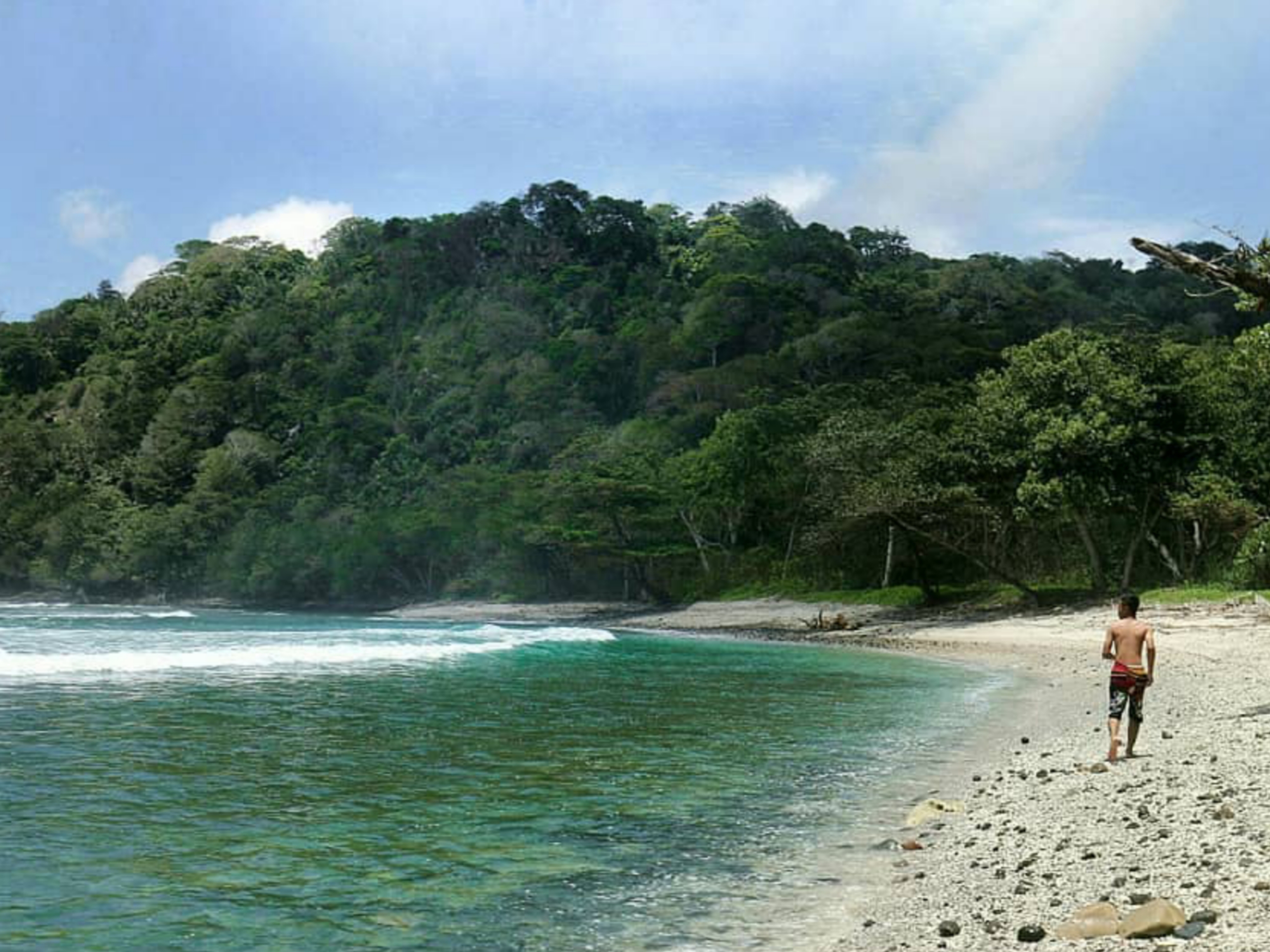 Pantai Kemiren: Rahasia Sunset yang Bikin Antri 4 Jam di Awal Tahun!